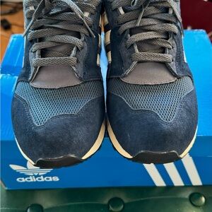 Real leather Adidas Dark Blue Athletic Shoes, sneakers, size us 8, uk 7,5, men